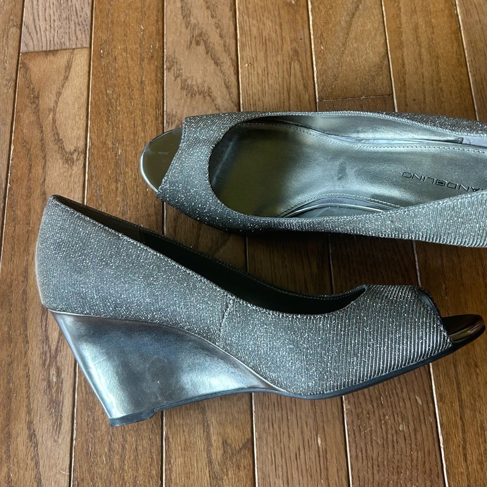 Beautiful sparkle fabric pumps